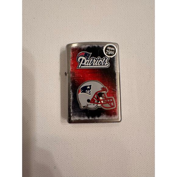 New England Patriots Zippo Lighter Helmet Blue Red Windproof - Picture 1 of 6